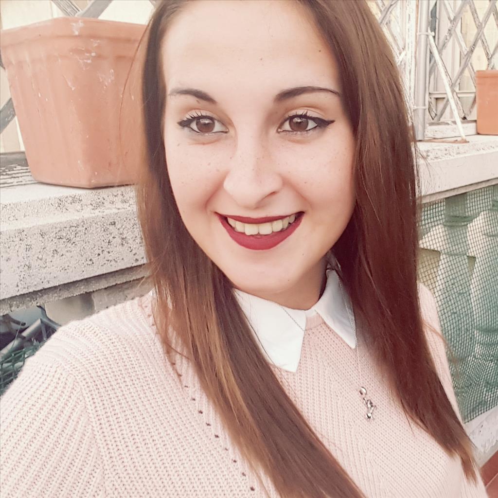 Rebecca busca trabajo de Camarero