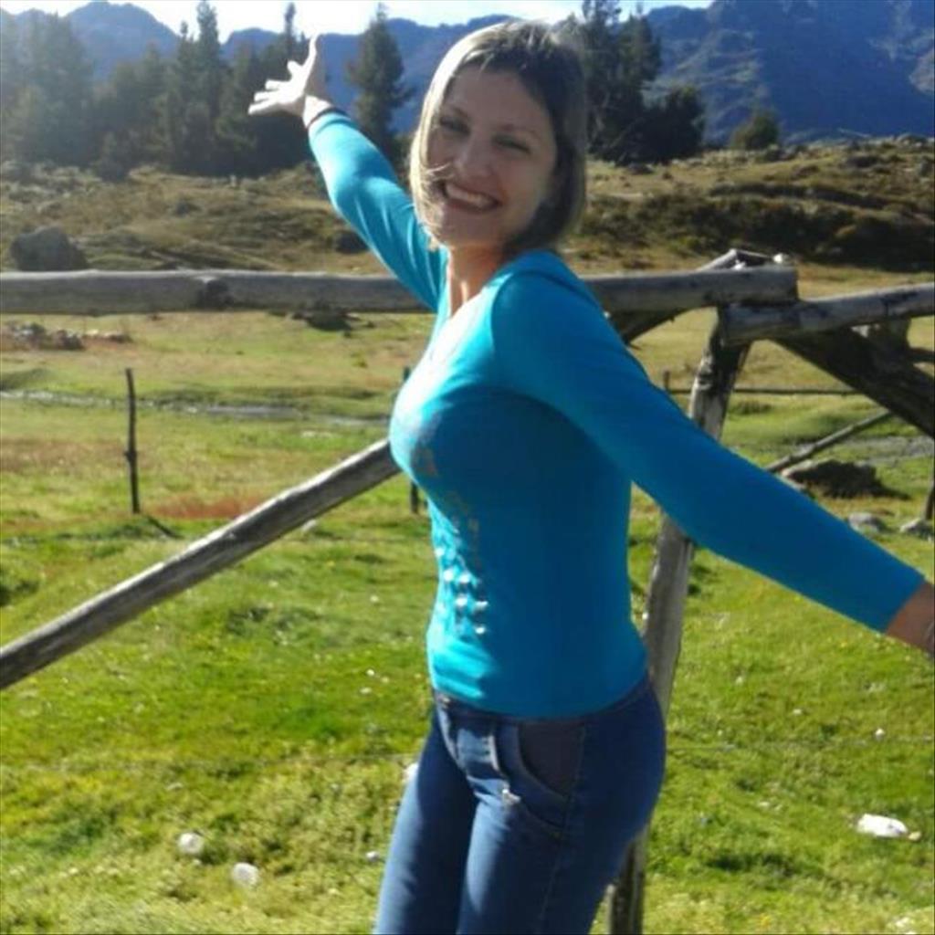 Salima busca trabajo de Camarero
