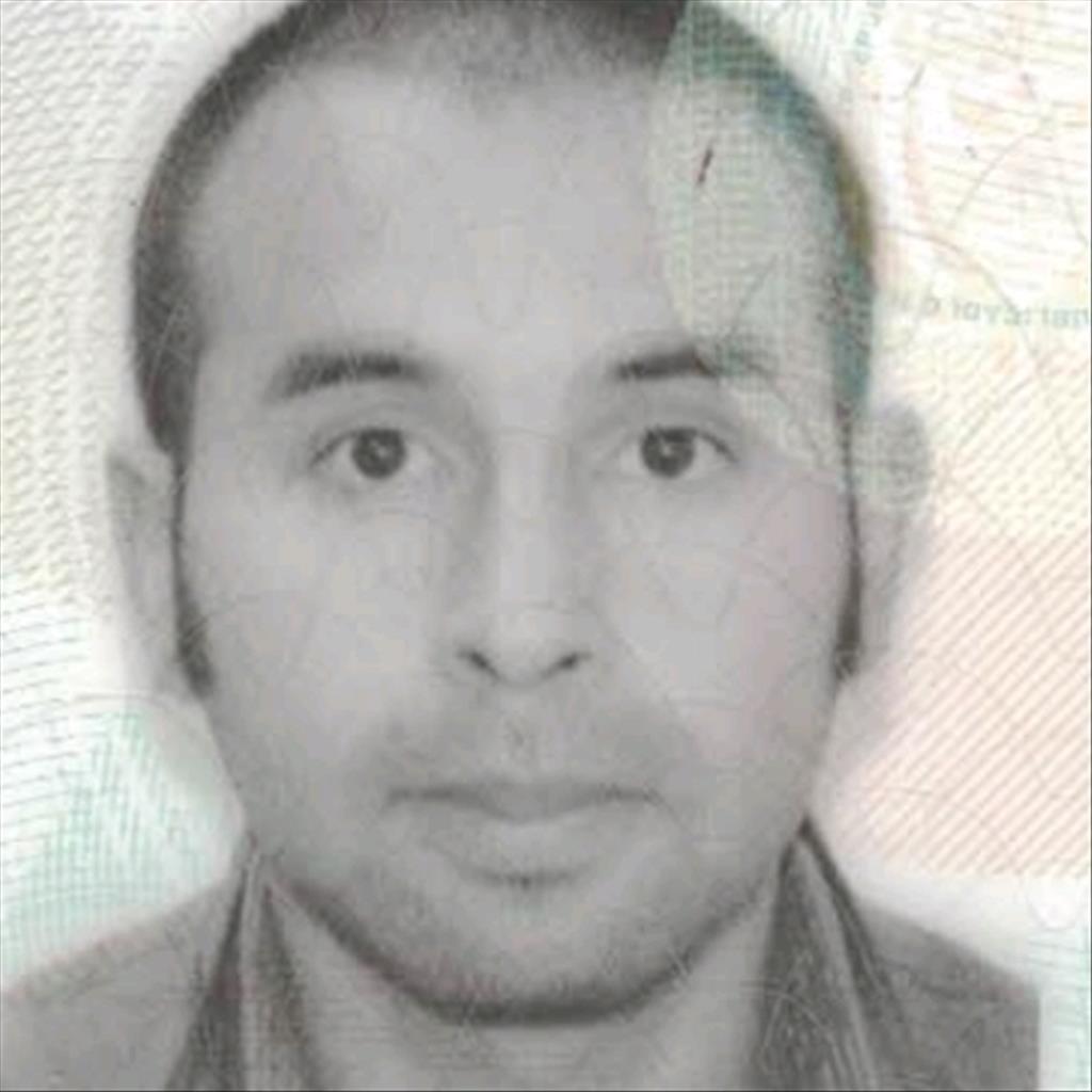 cesar busca trabajo de Camarero