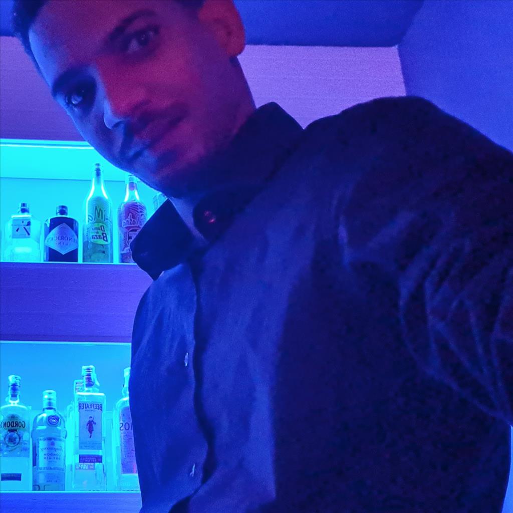 Lazaro Alberto busca trabajo de Camarero