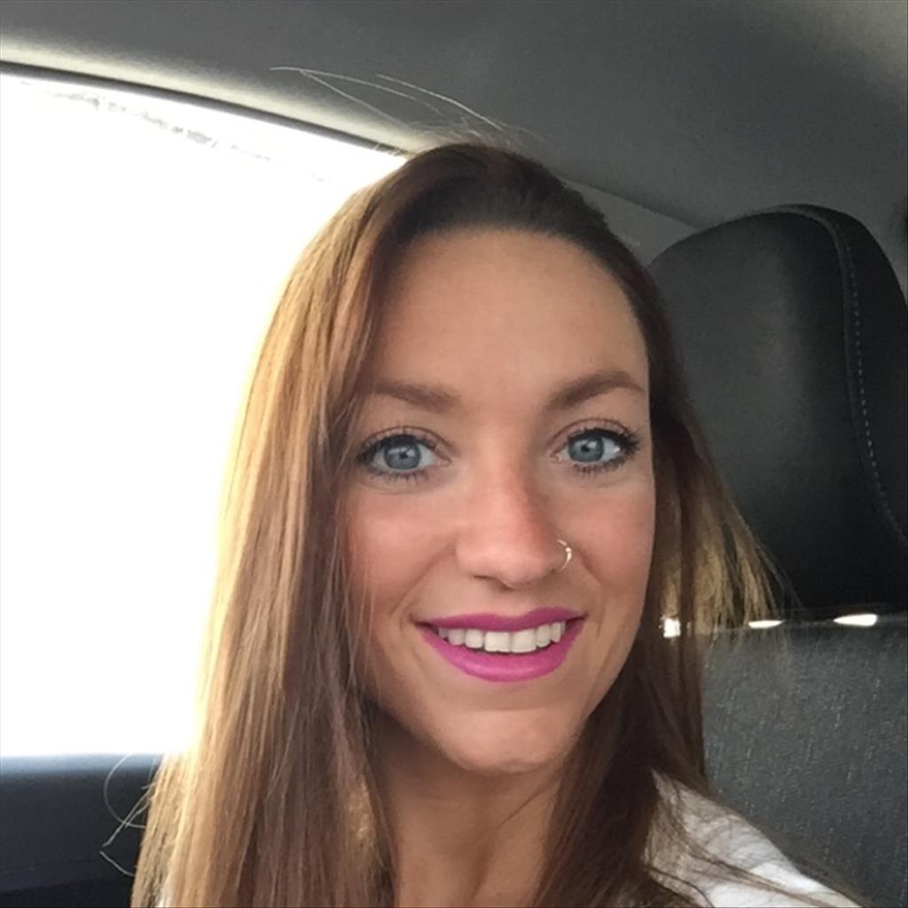 Mercedes  busca trabajo de Camarera