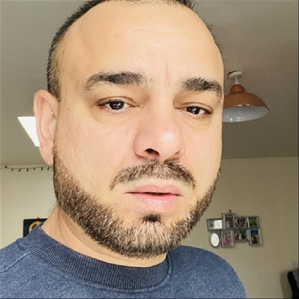 Roberto busca trabajo de Camarero