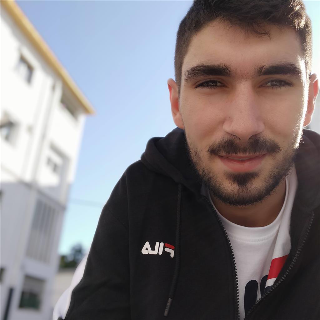 Álvaro busca trabajo de Camarero