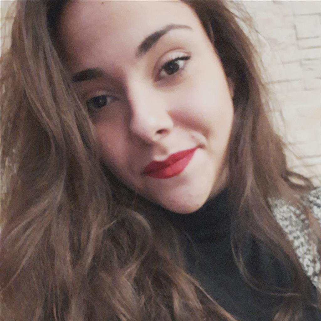 Silvia busca trabajo de Camarero