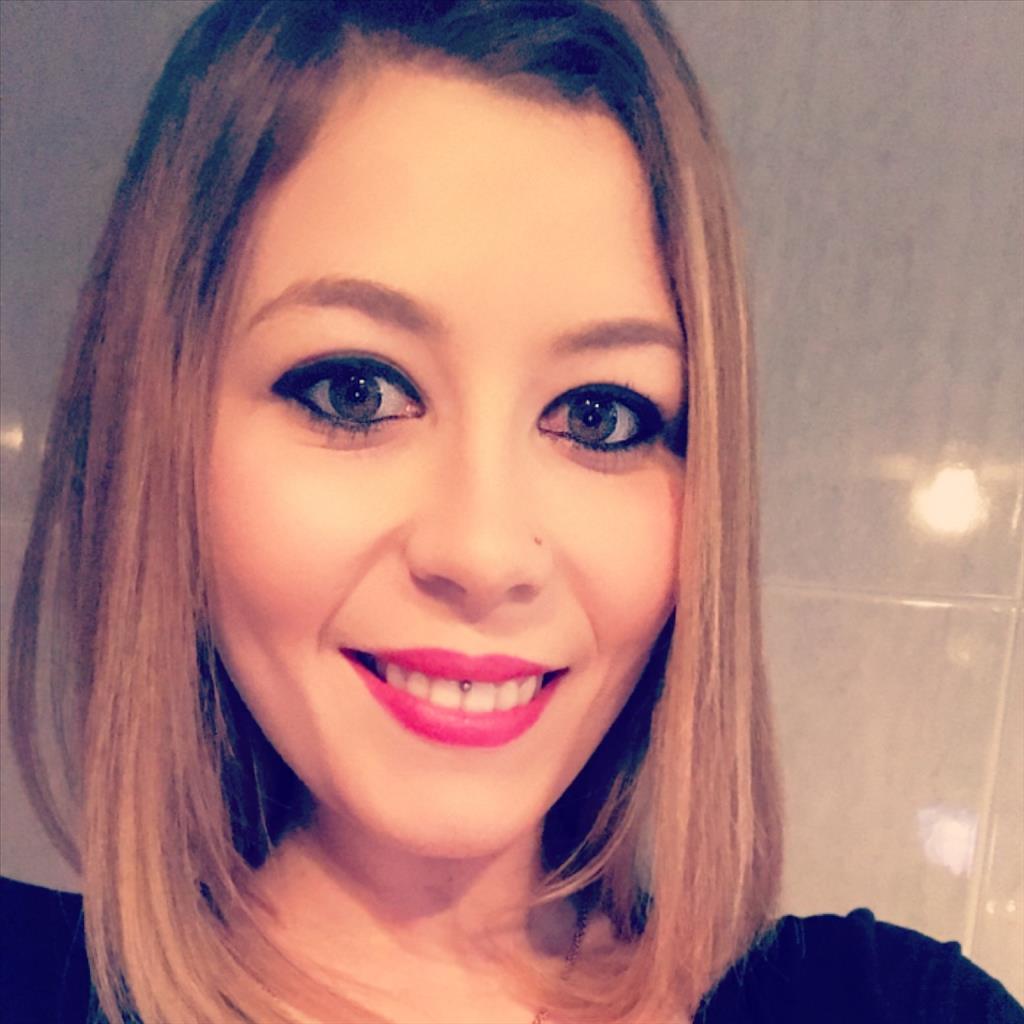 Carolina busca trabajo de Camarera