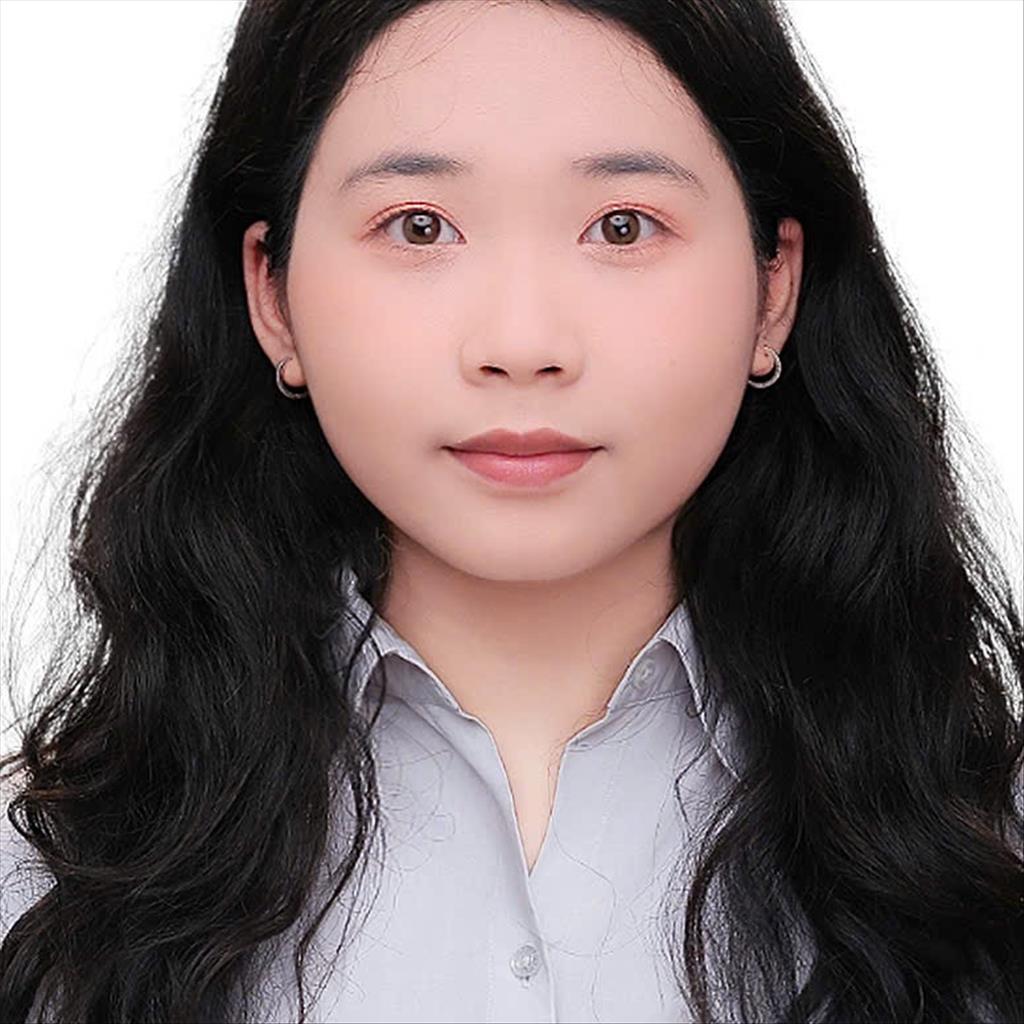 Pham Minh Anh busca trabajo de Camarero