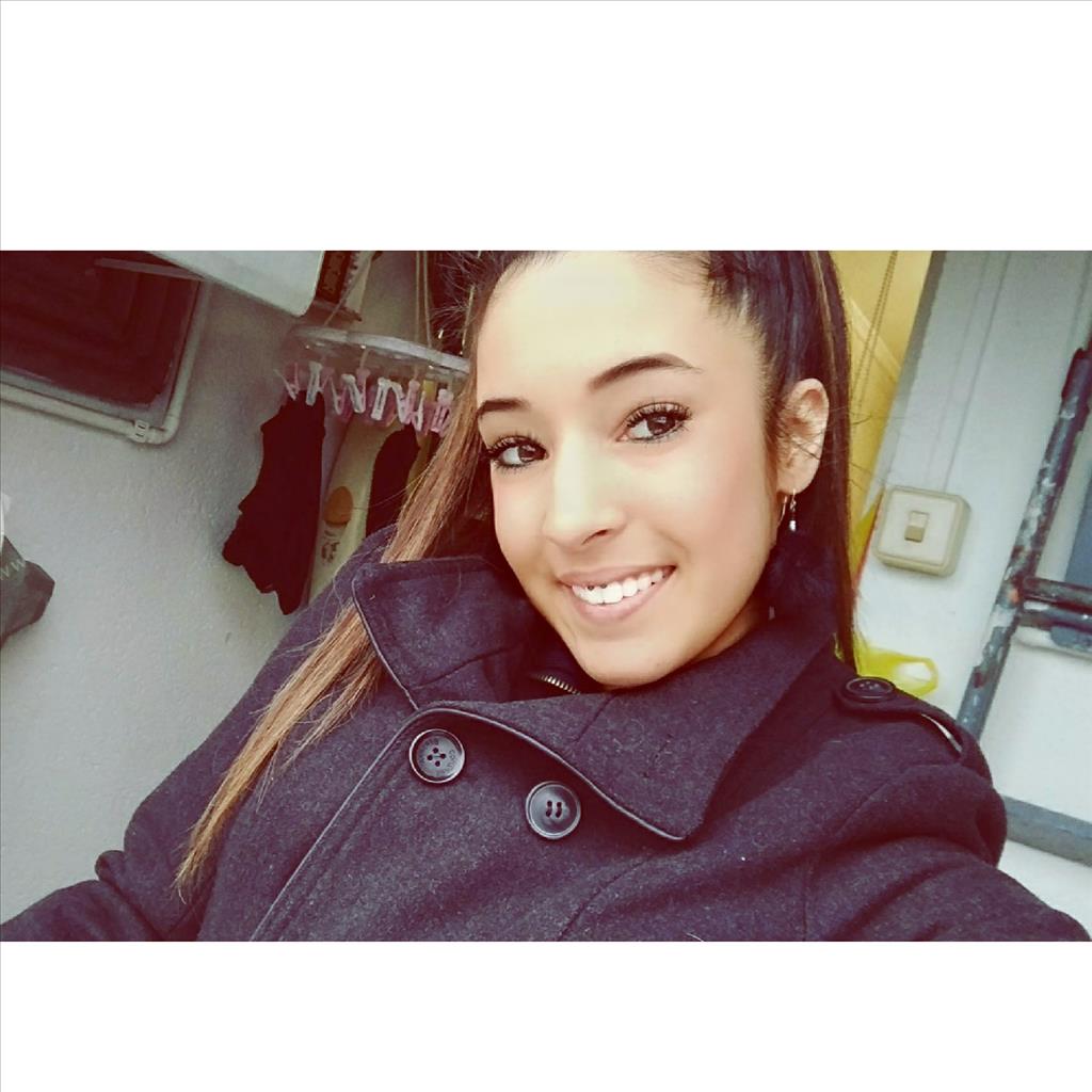 Evelyn busca trabajo de Camarero