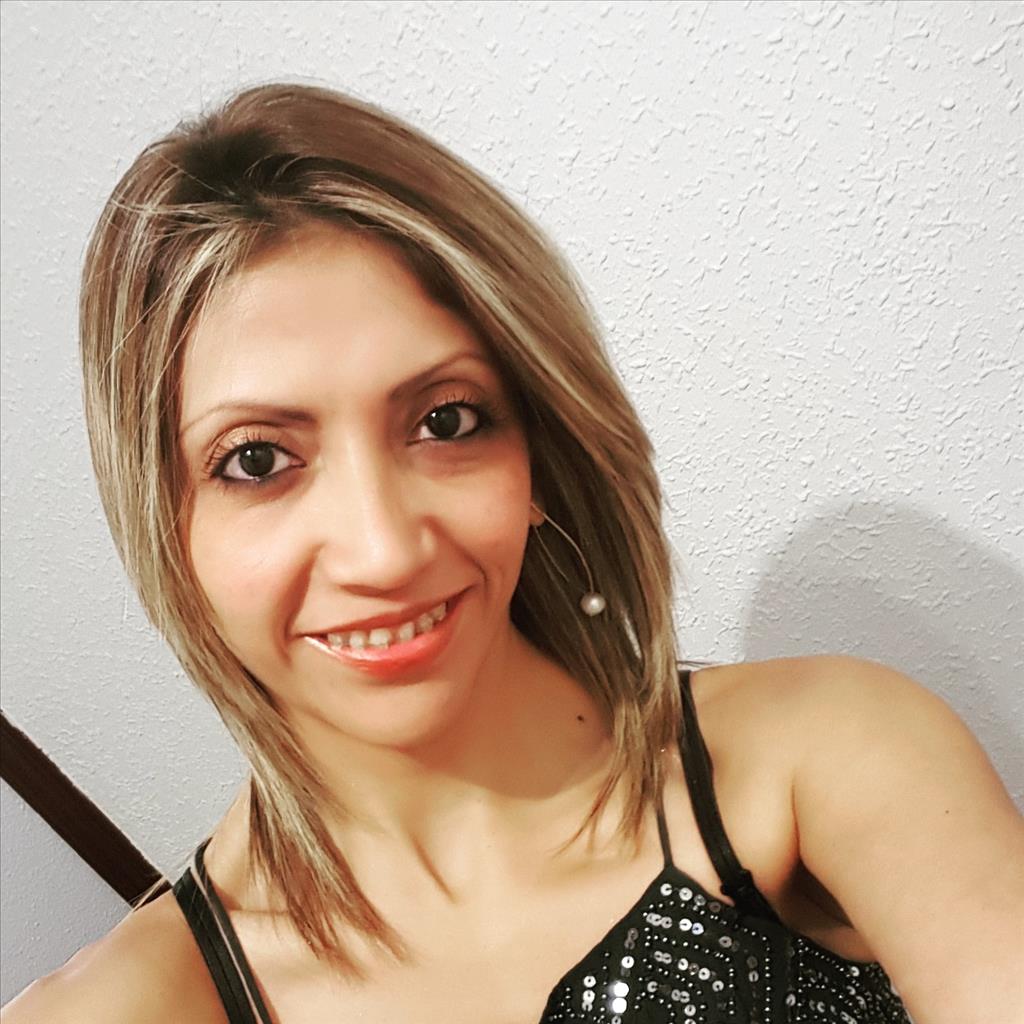 Beatriz Alexandra busca trabajo de Camarera