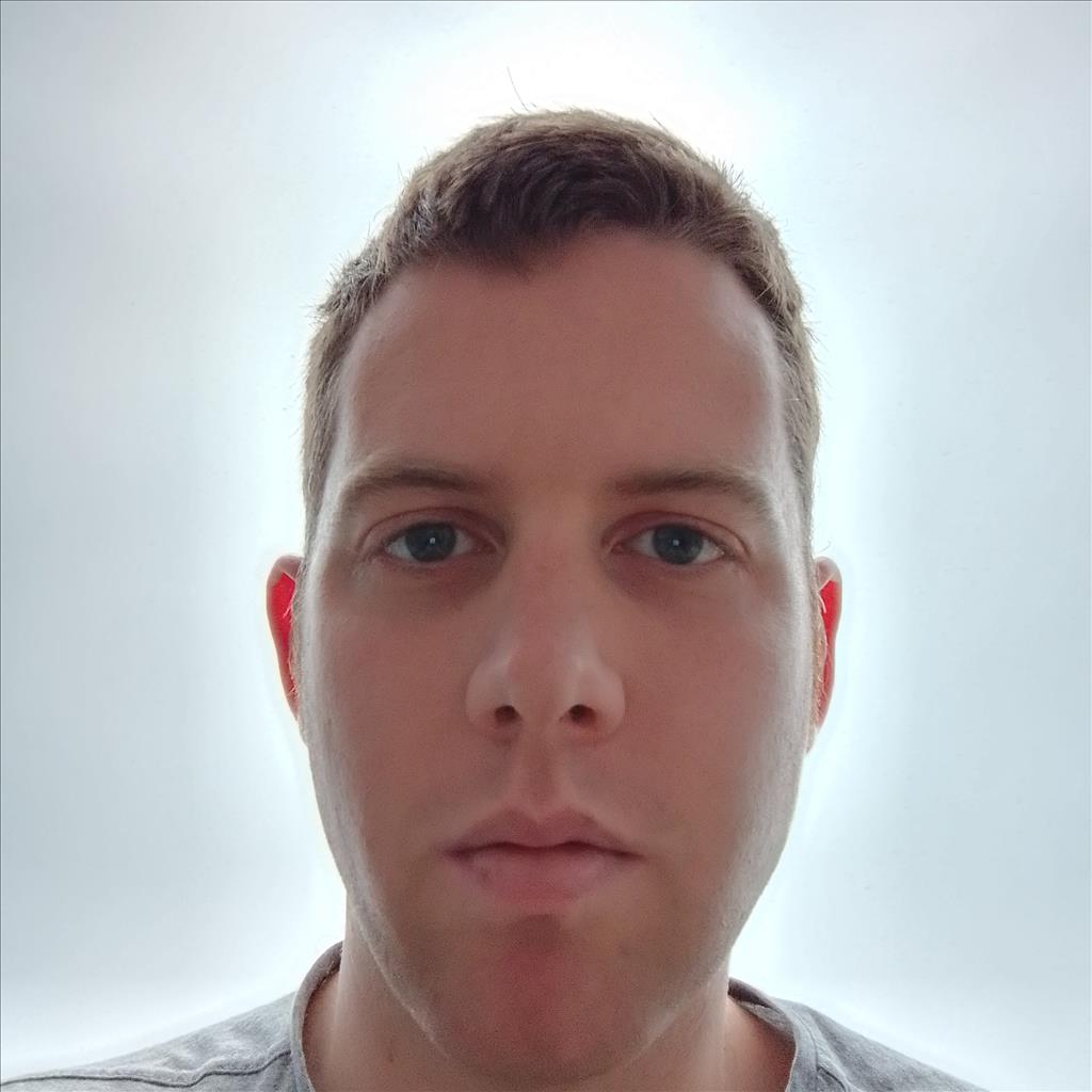 David busca trabajo de Camarero