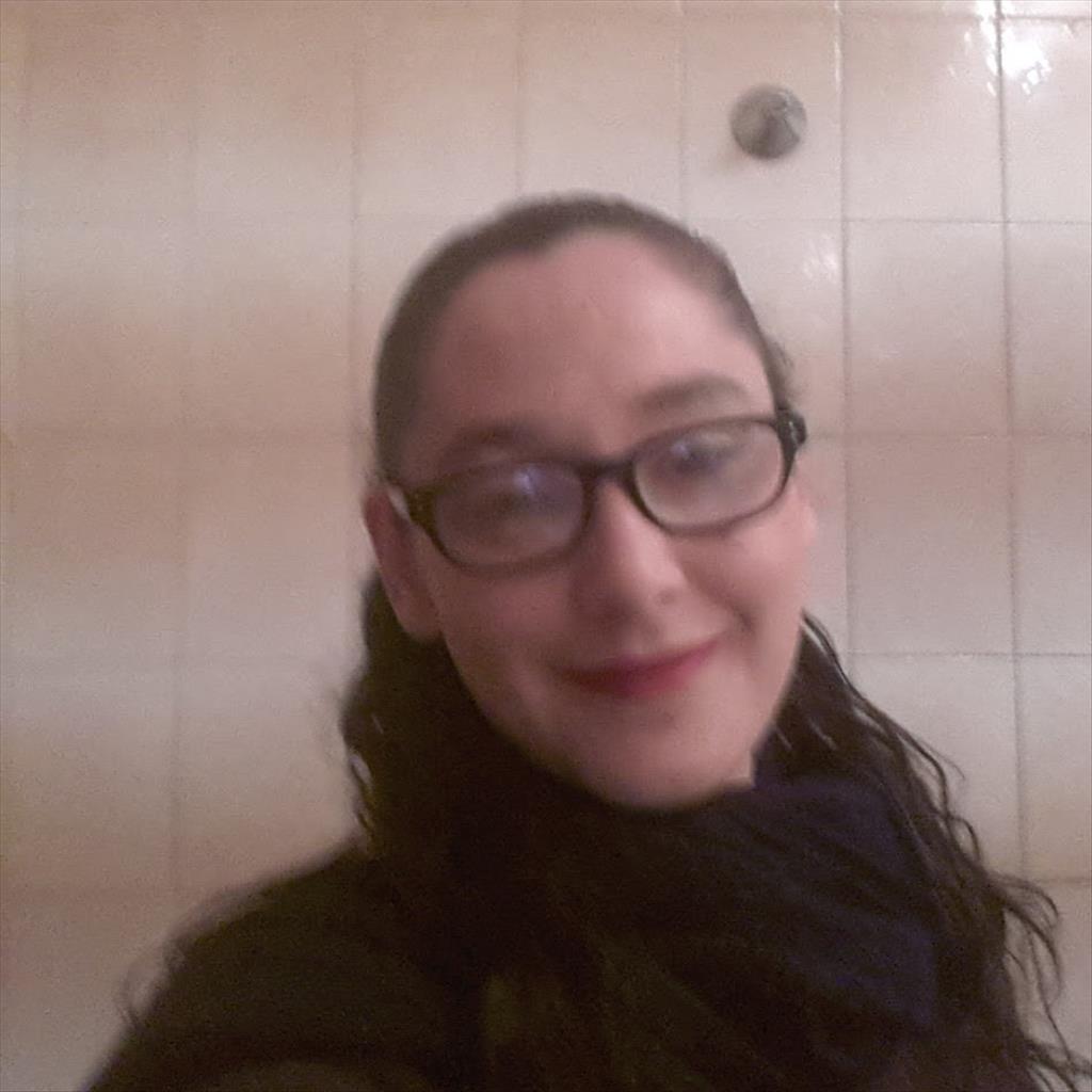 Maria Isabel busca trabajo de Camarera