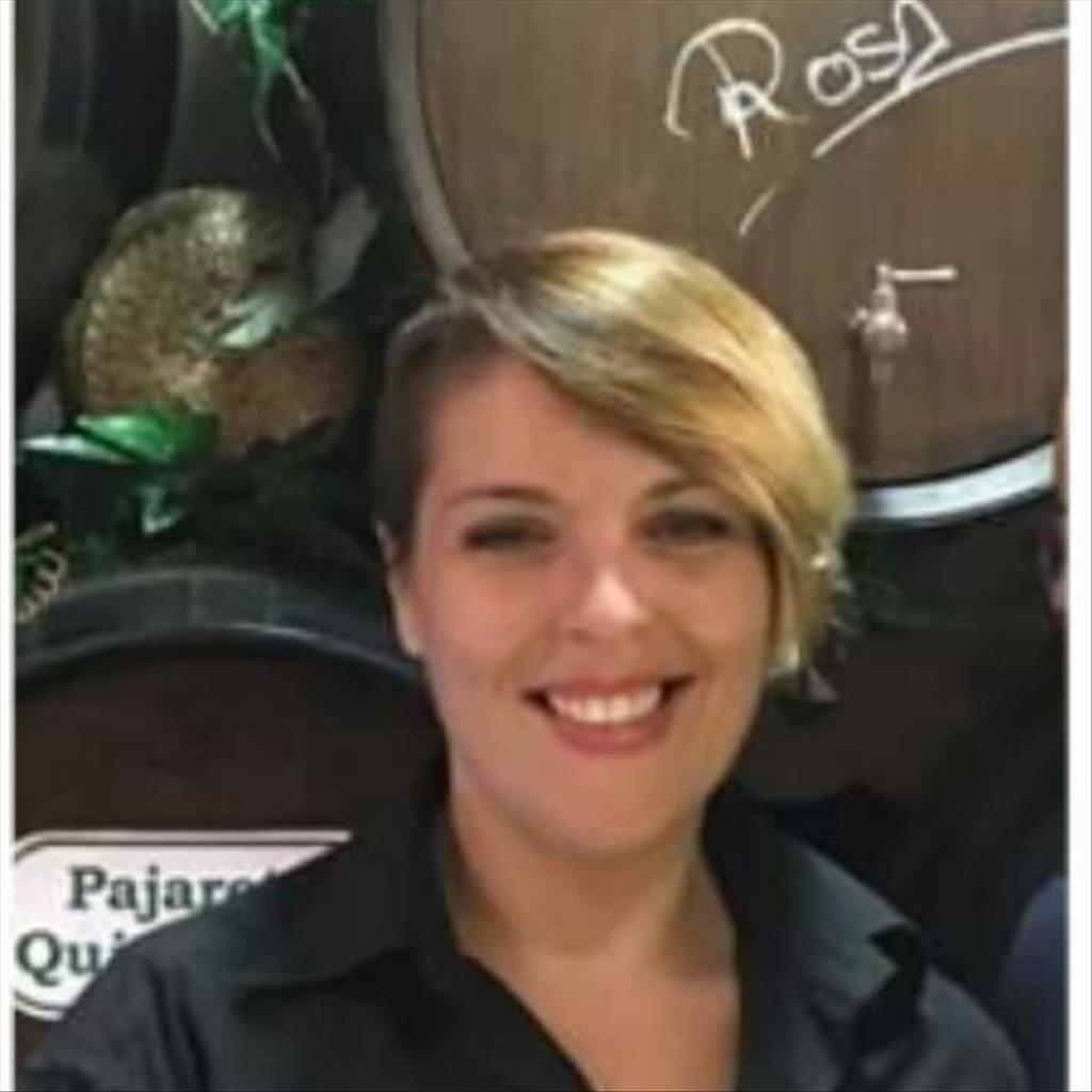 Rosa María busca trabajo de Camarera