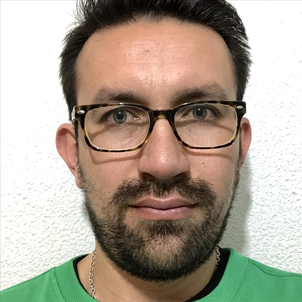 Jorge Andrés busca trabajo de Camarero