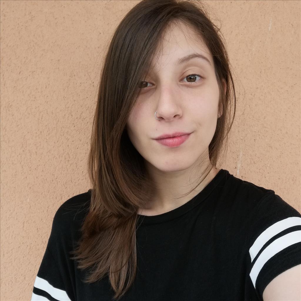 Paula busca trabajo de Camarera