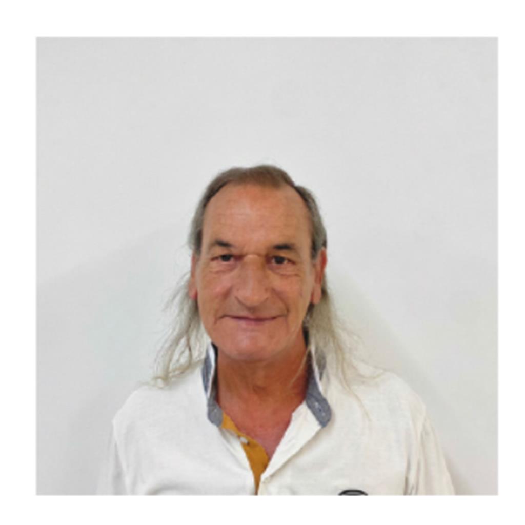 José Miguel busca trabajo de Camarero