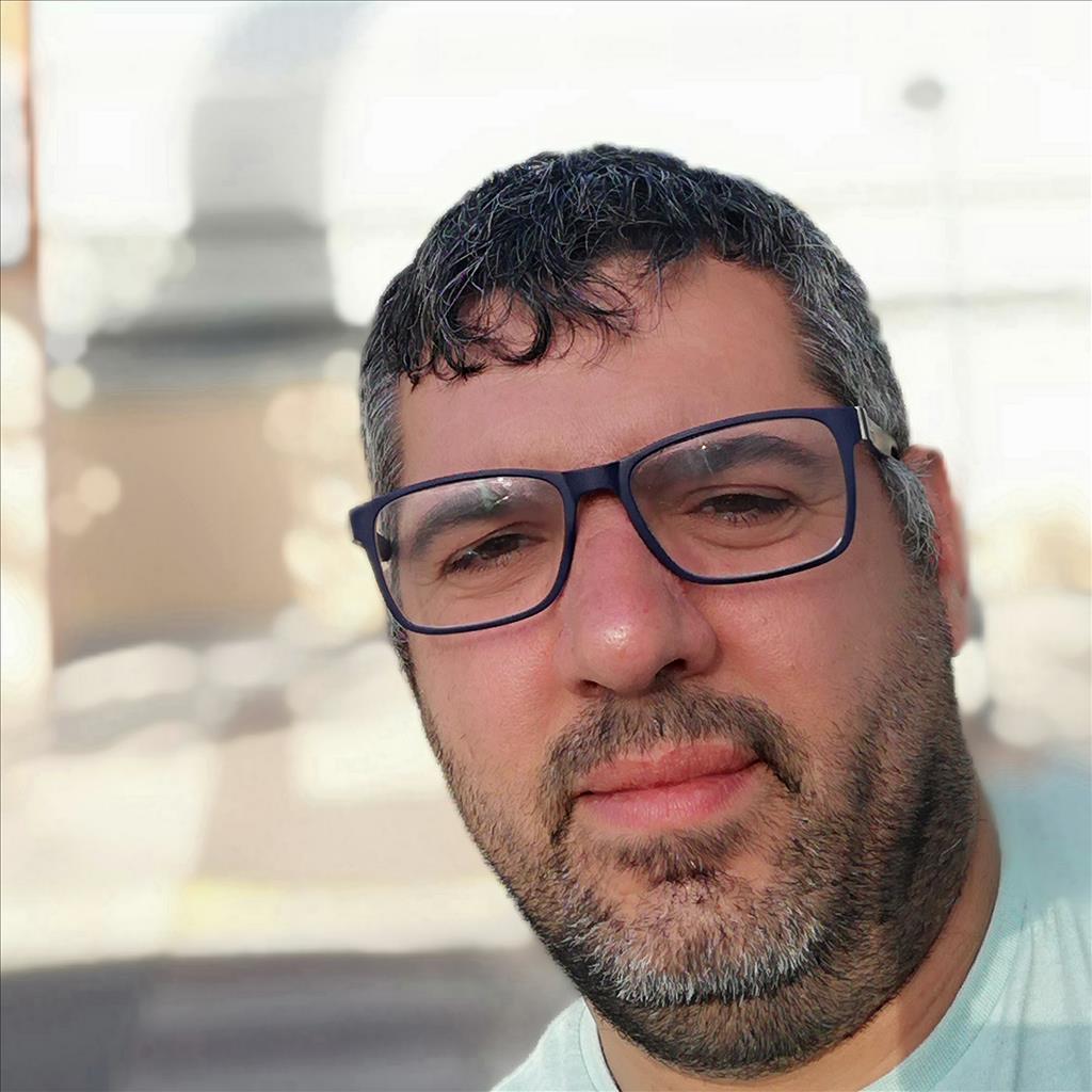 Juan Antonio busca trabajo de Camarero