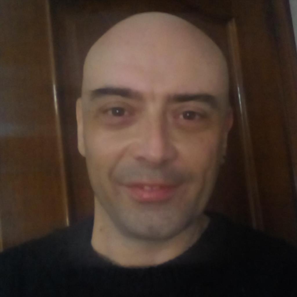 Xabier  busca trabajo de Camarero
