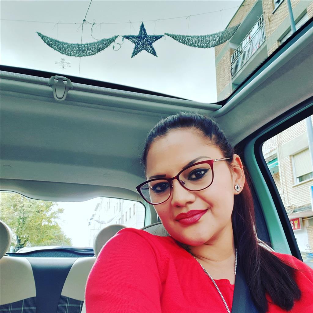 Verónica busca trabajo de Camarera