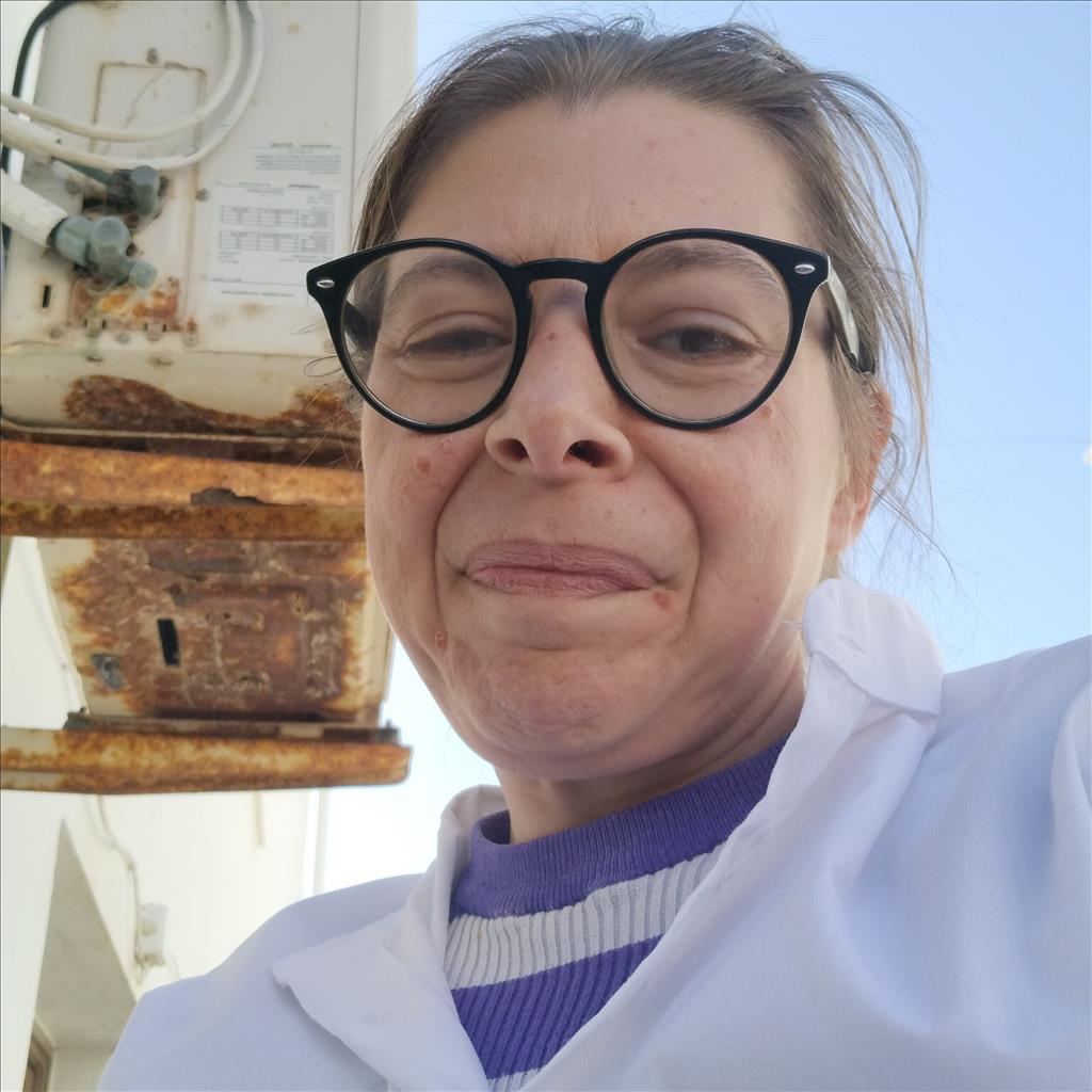 Valentina busca trabajo de Camarero