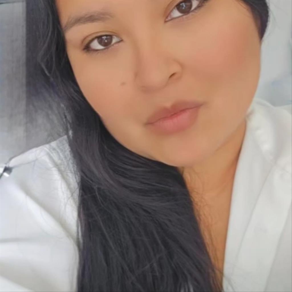 Ruth busca trabajo de Camarera