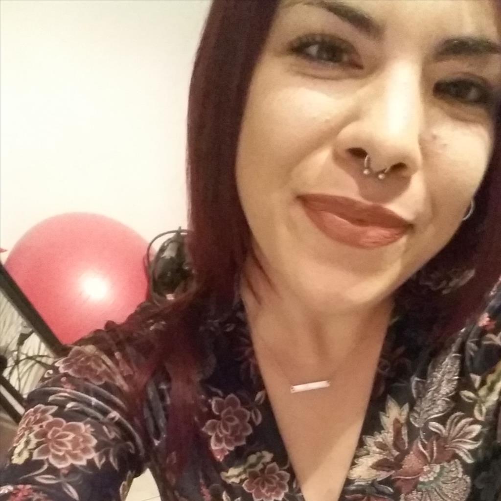 Eleni busca trabajo de Camarera