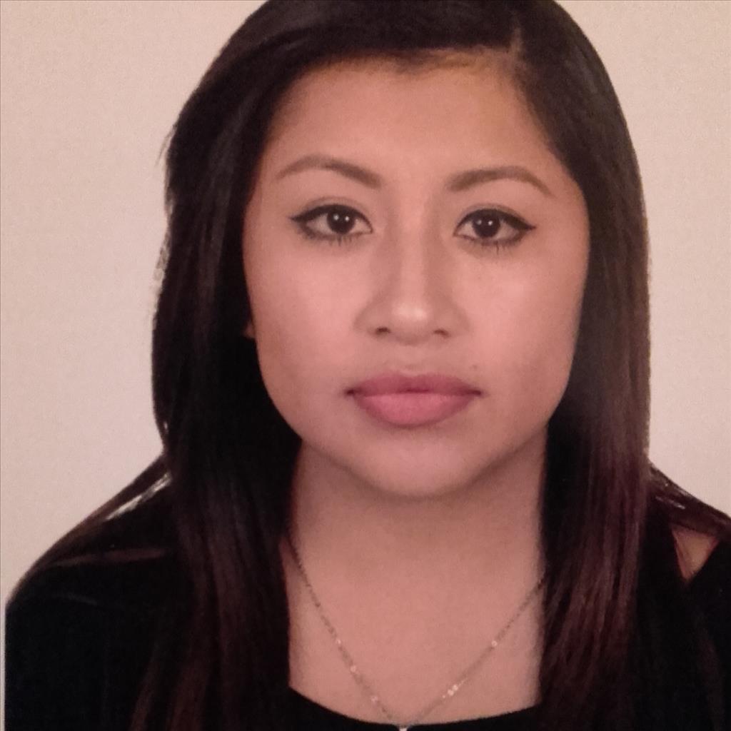 Erika  busca trabajo de Camarero