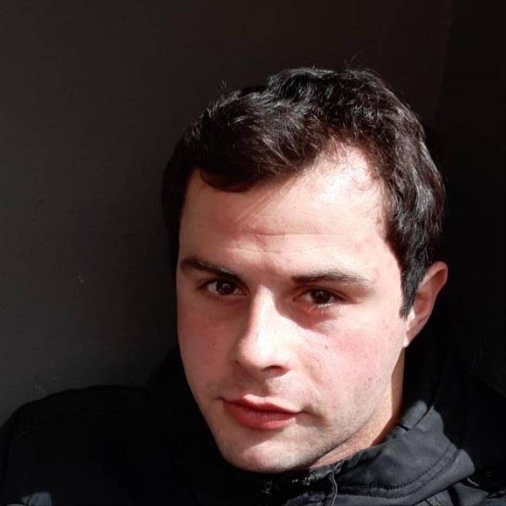 Pablo Julian  busca trabajo de Camarero
