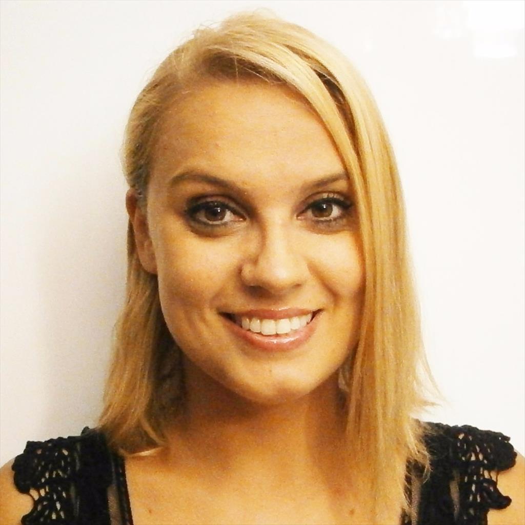 Fátima busca trabajo de Camarero