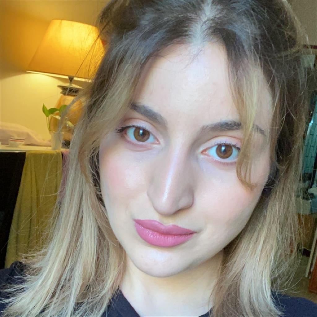 Medea busca trabajo de Recepcionista
