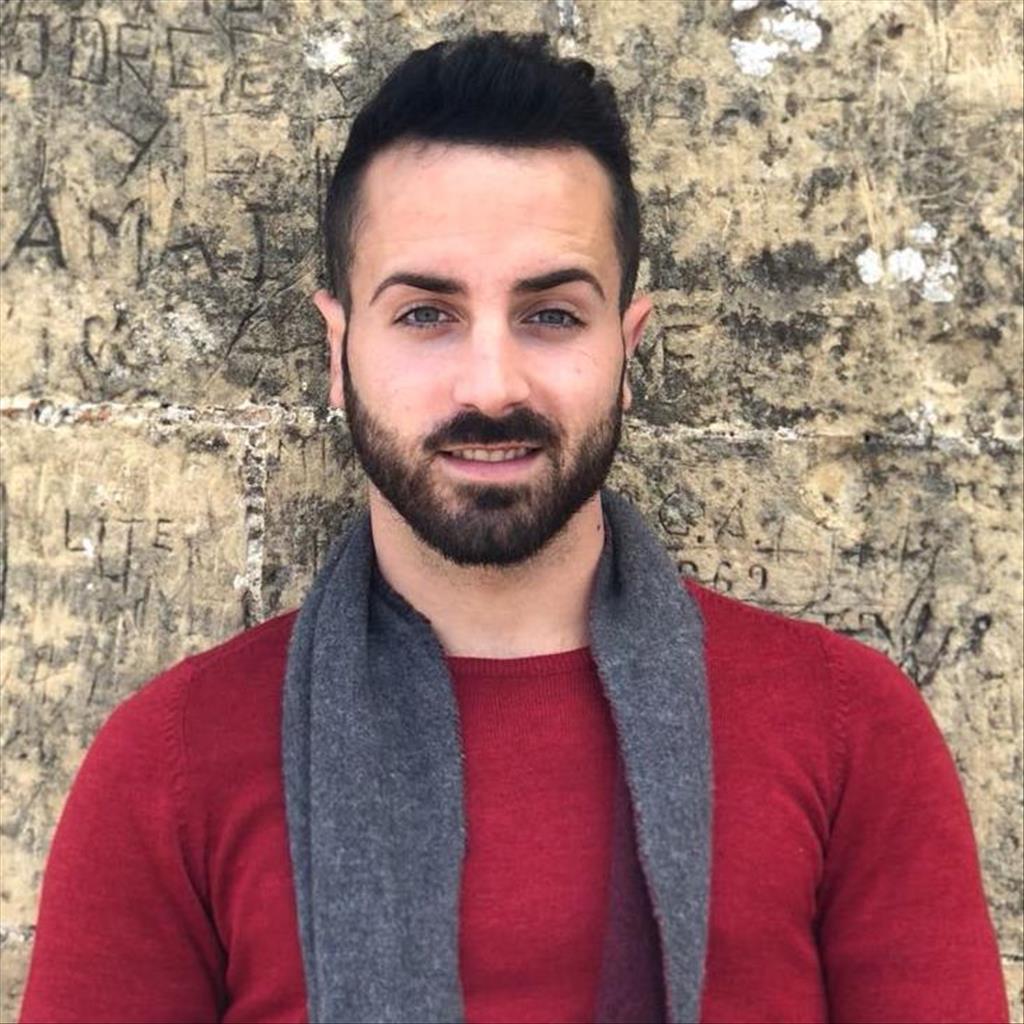 Francisco busca trabajo de Camarero