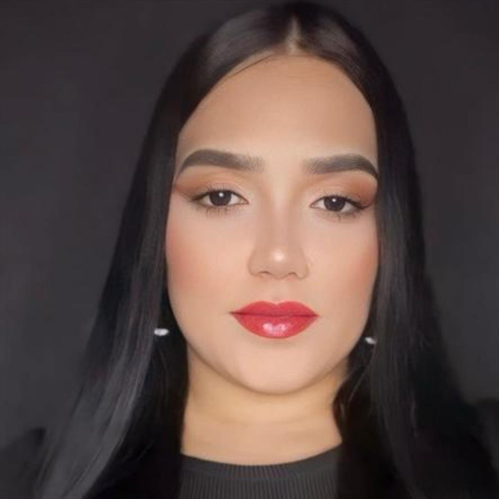 Corina busca trabajo de Camarera