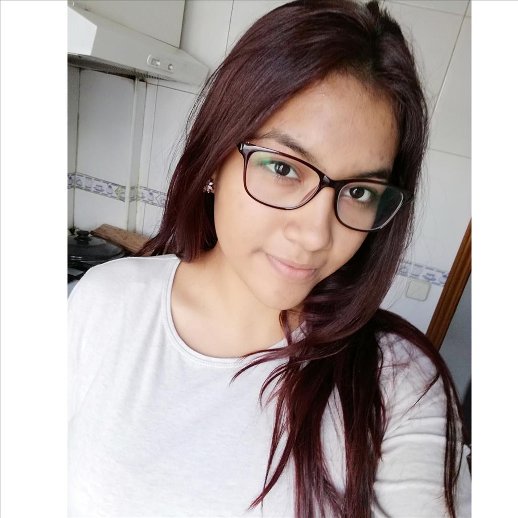 Litzy Stefany busca trabajo de Camarera