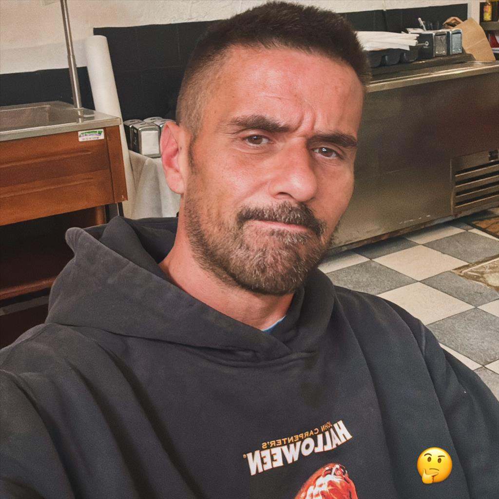 Juan busca trabajo de Camarero