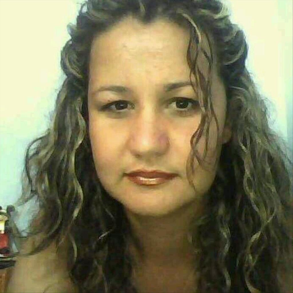 Lydia busca trabajo de Ayudante de cocina
