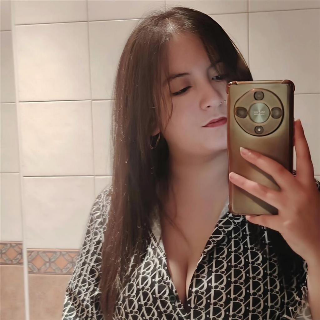 Aroa busca trabajo de Camarera