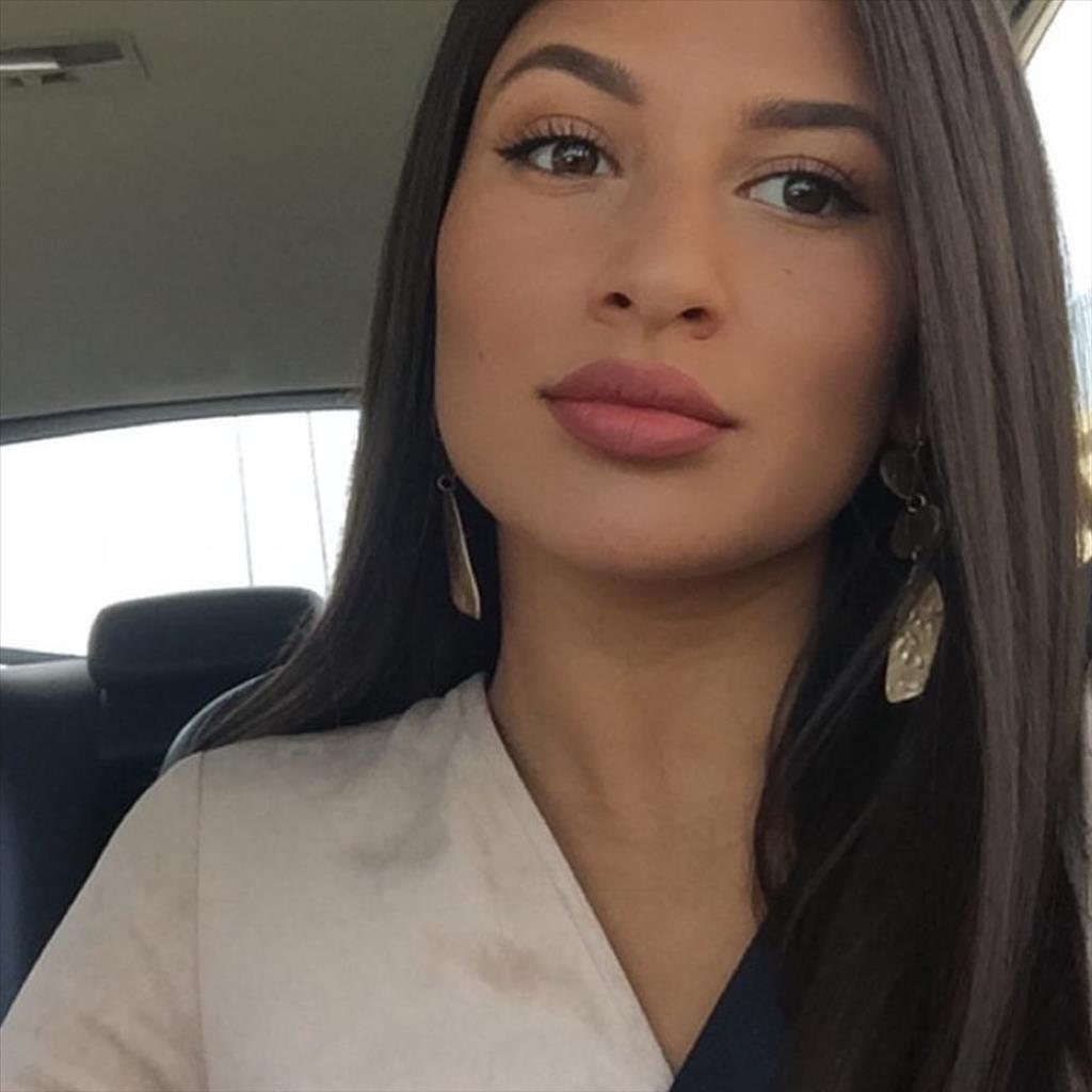 Lidia busca trabajo de Camarera