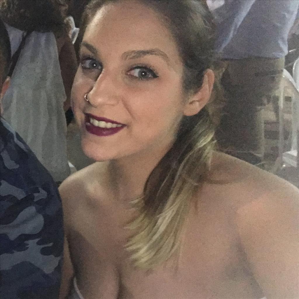 Dolores maria busca trabajo de Camarera