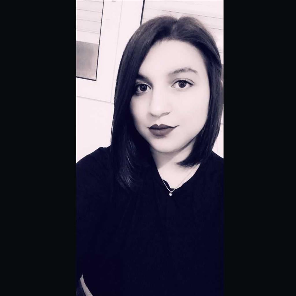 Hanane busca trabajo de Camarera