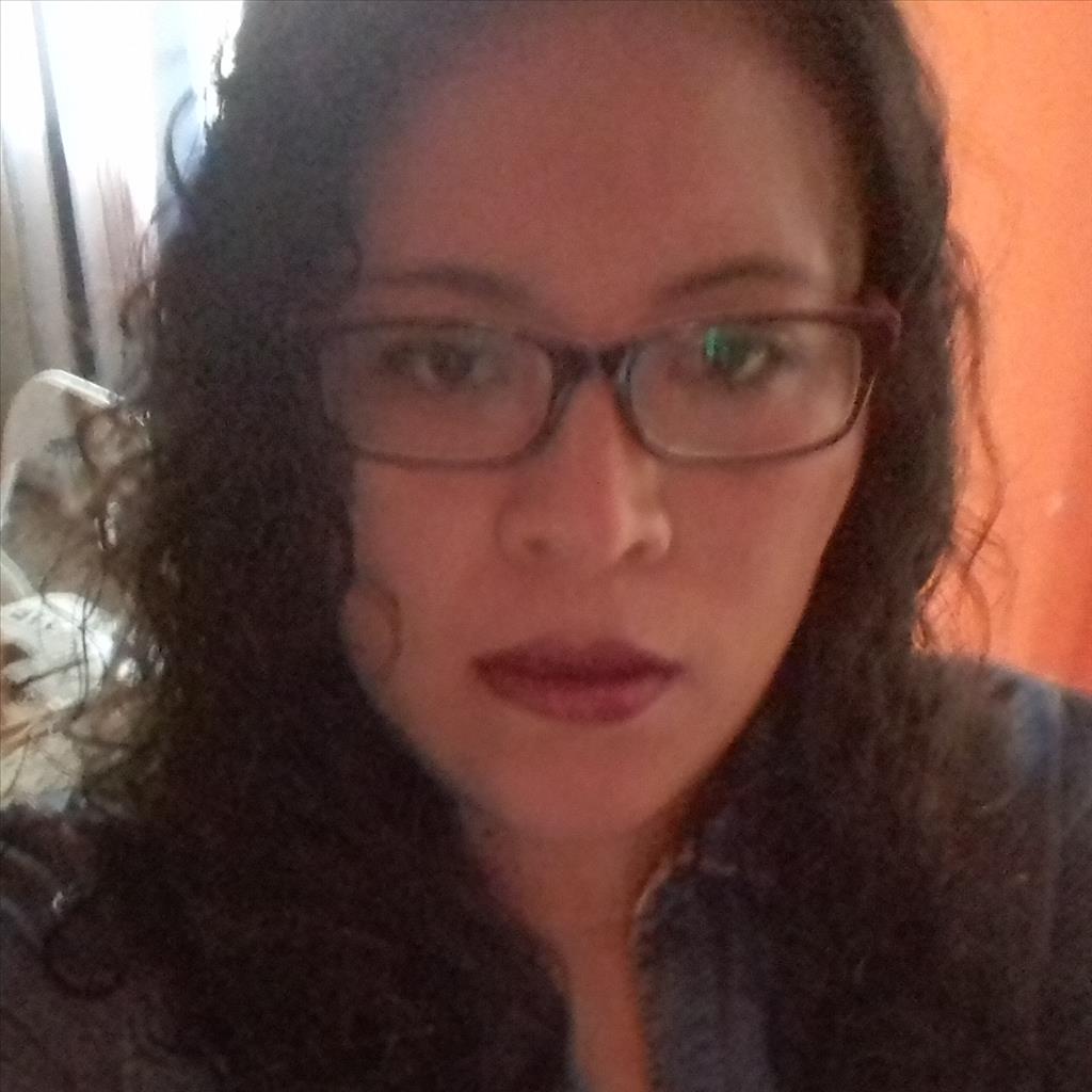 Eva busca trabajo de Ayudante de cocina