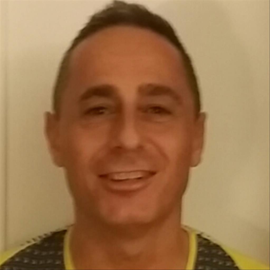 Francisco busca trabajo de Camarero