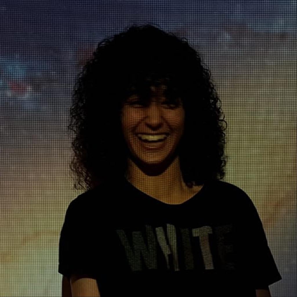 Zahra busca trabajo de Camarera