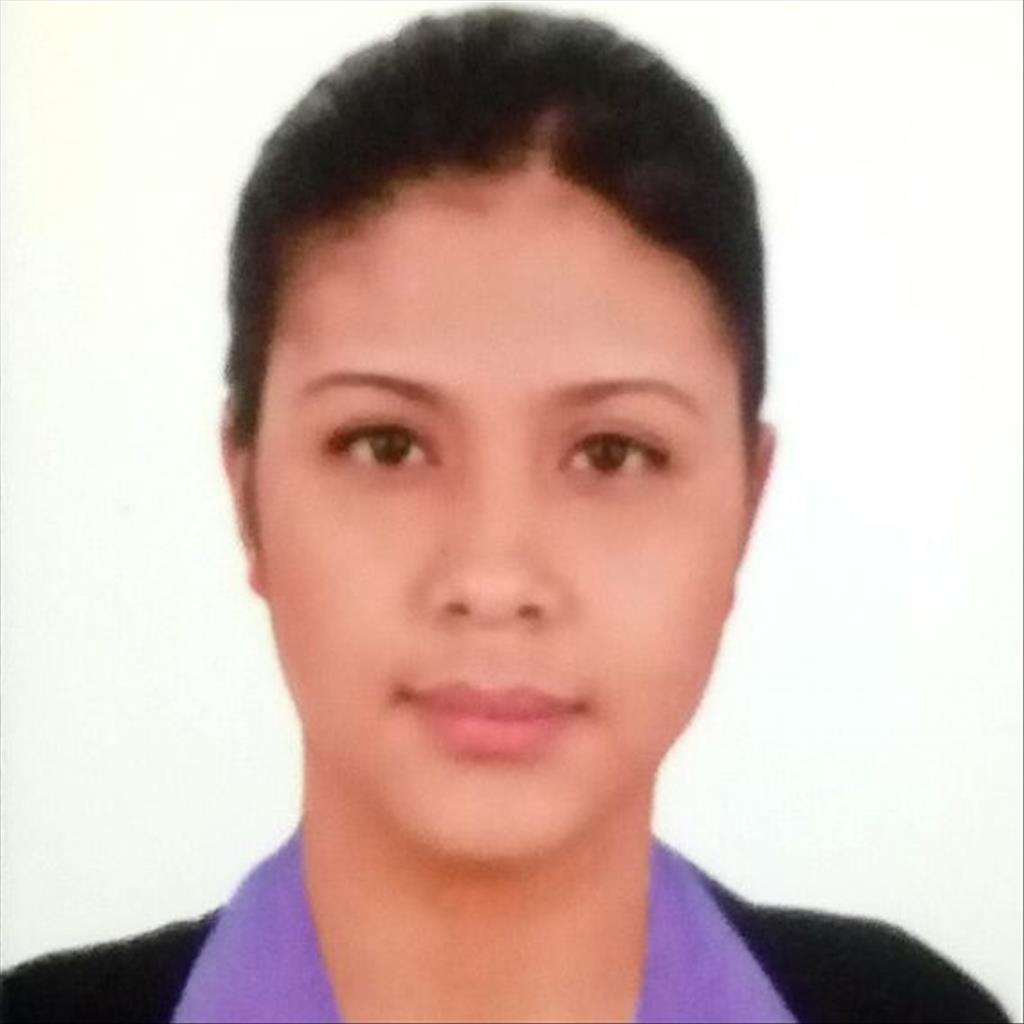 Adriana busca trabajo de Camarero