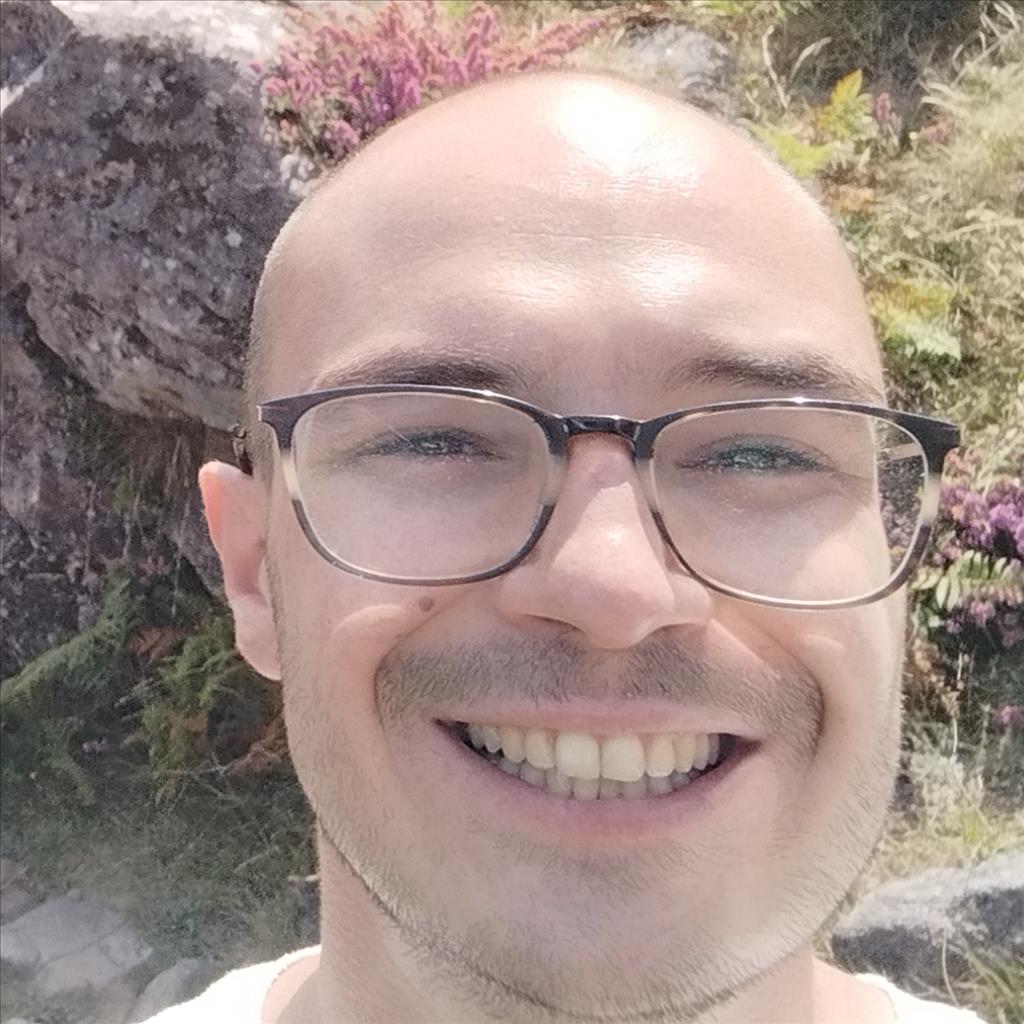 Alfonso busca trabajo de Camarero