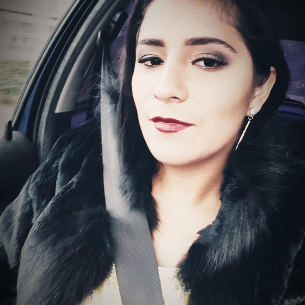 Maria elena busca trabajo de Camarera