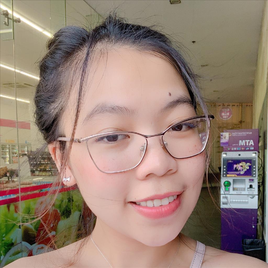 Thuỳ Linh busca trabajo de Camarera