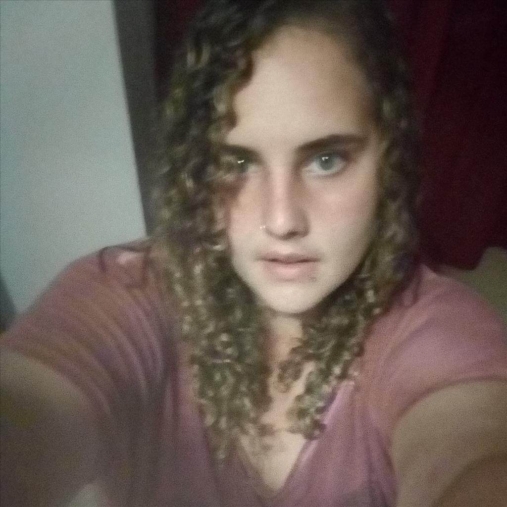 Maria  busca trabajo de Camarero