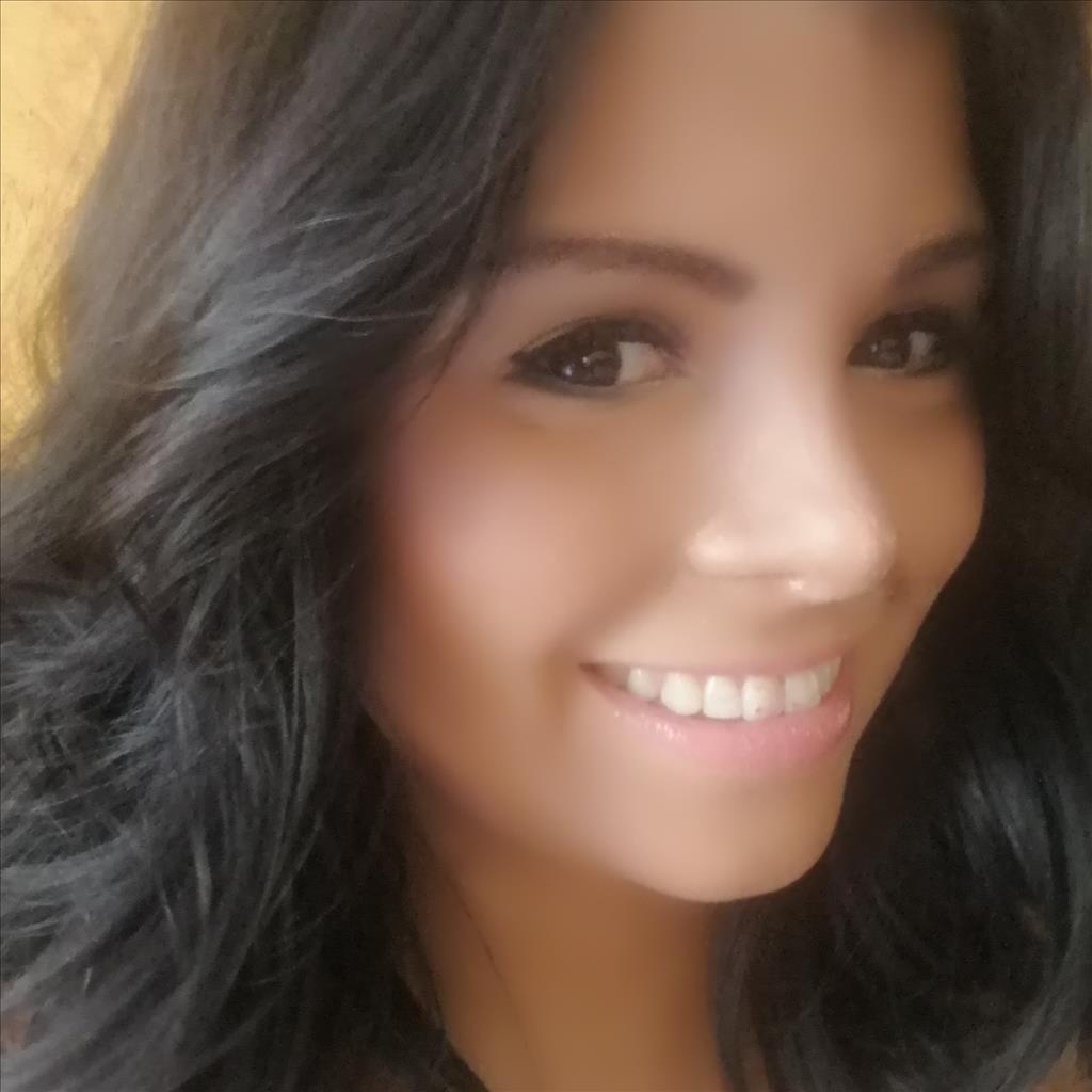 Kelly busca trabajo de Recepcionista