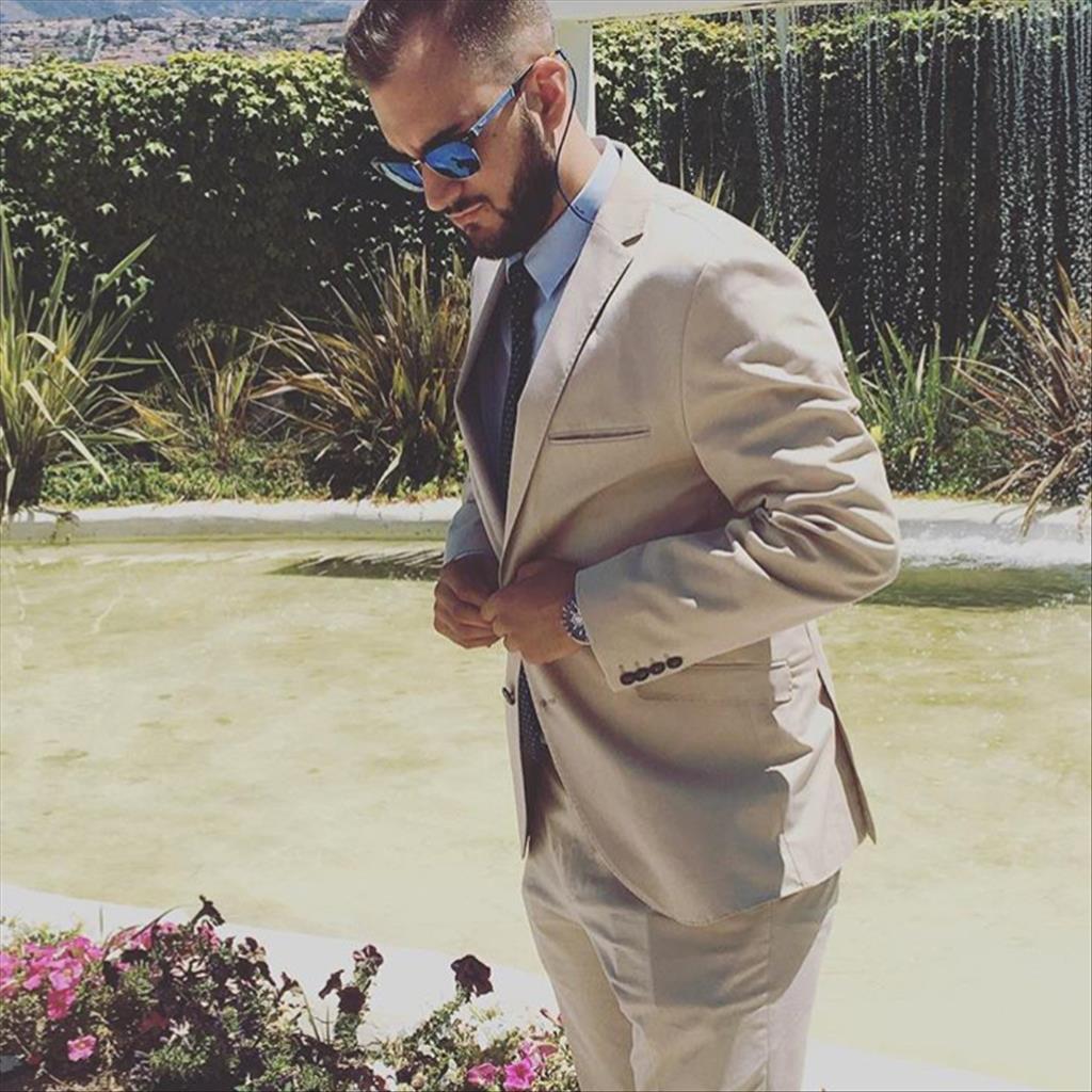 Antonio Jose busca trabajo de Camarero