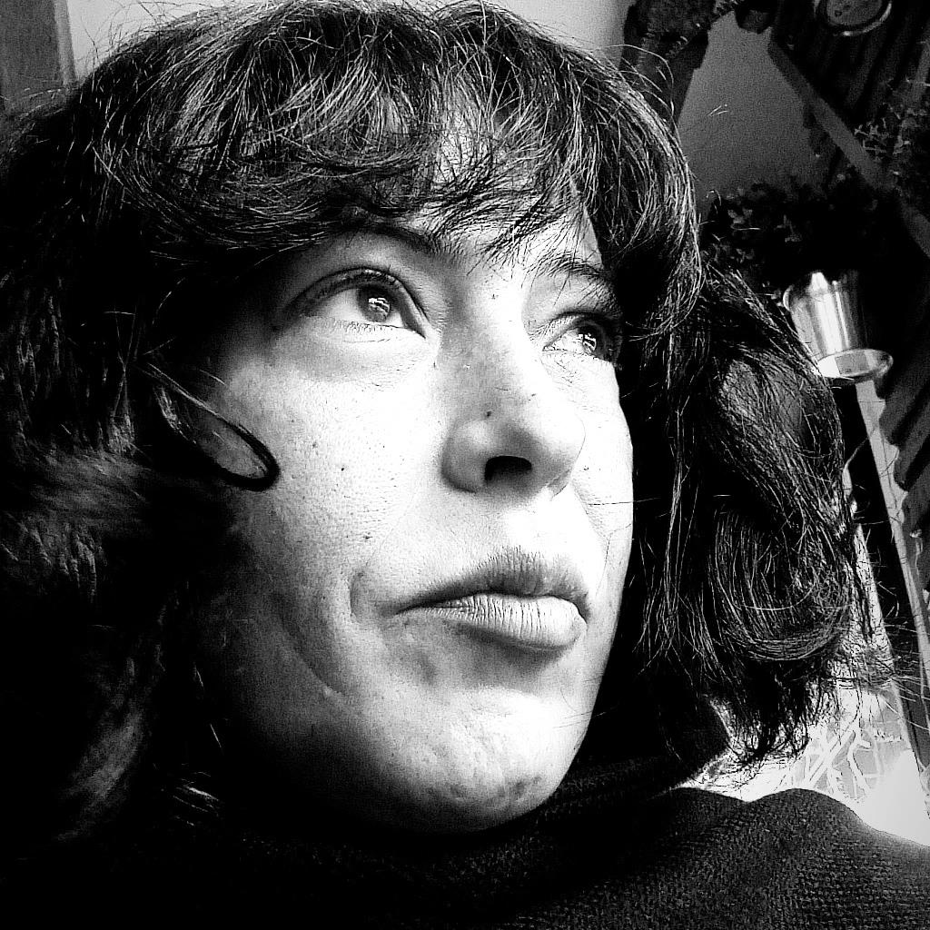 Marian busca trabajo de Camarera