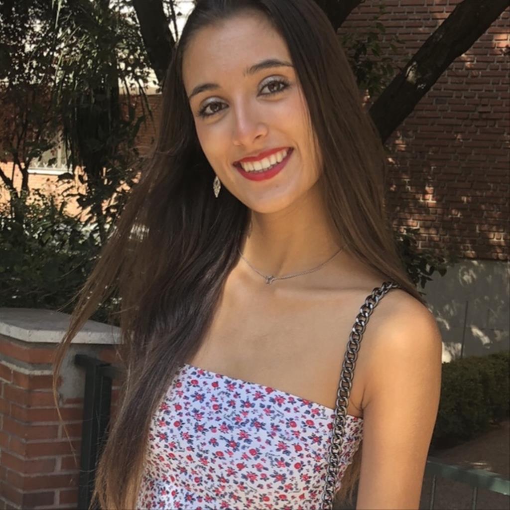 Lidia busca trabajo de Recepcionista