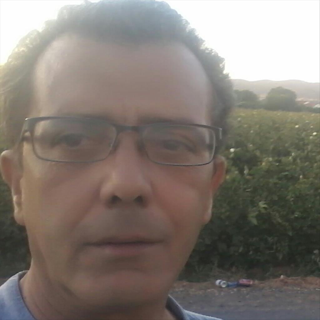 Jesús busca trabajo de Camarero